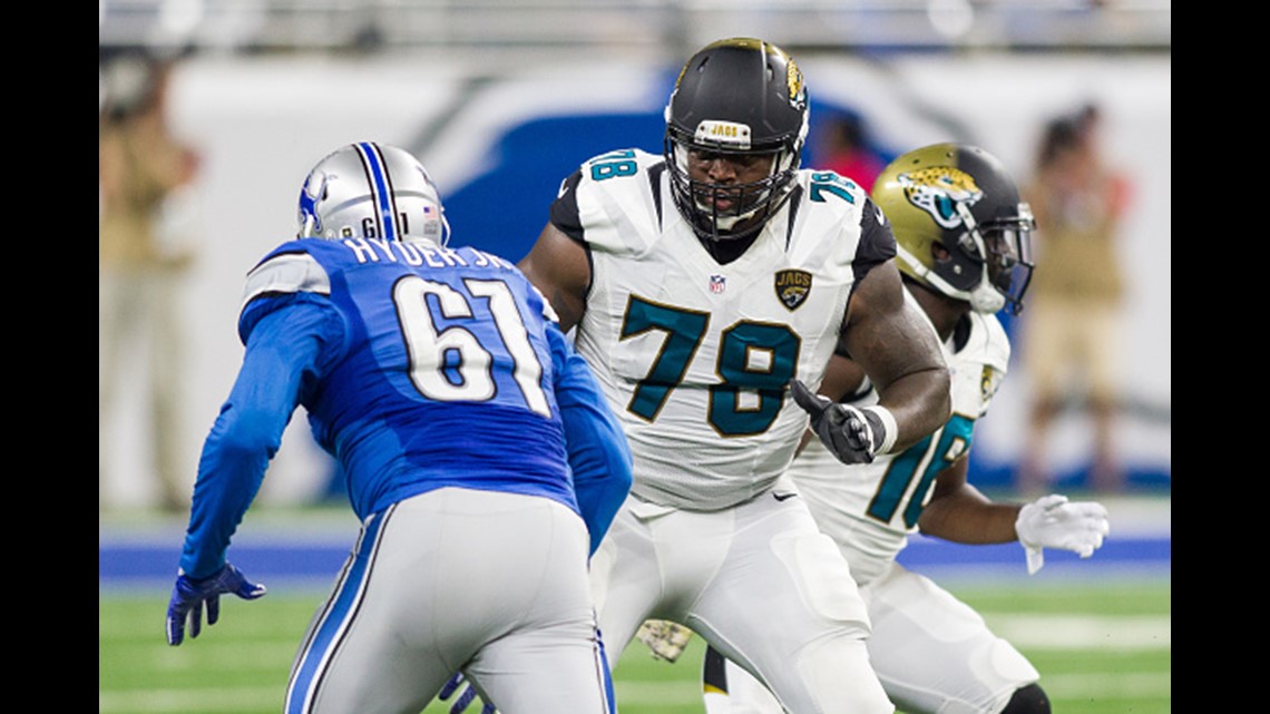 Jaguars bring back offensive tackle Josh Wells