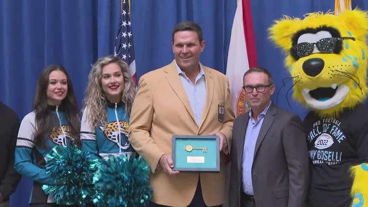 Mayor Lenny Curry honors former Jacksonville Jaguar Tony Boselli with key to city