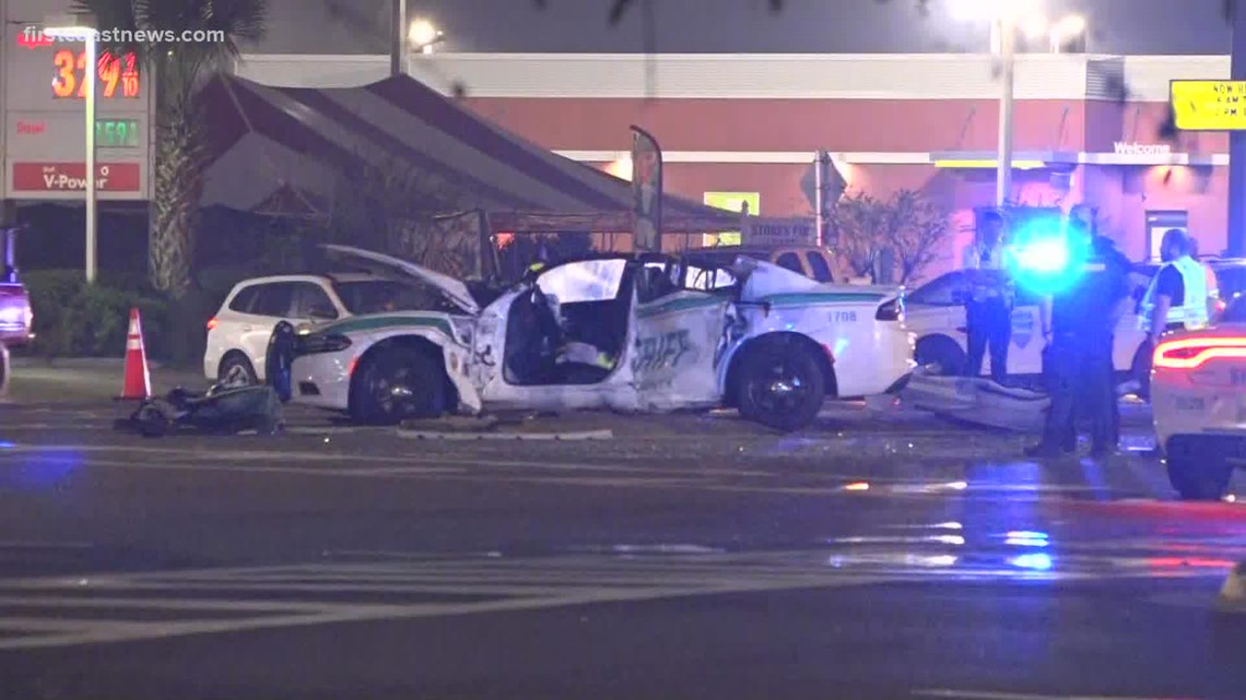 FL deputy extracted from patrol car after crash with dump truck - Vimarsana News
