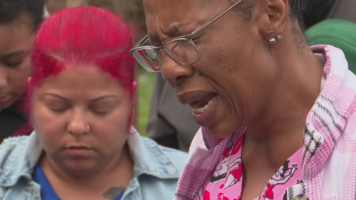 Candlelight vigil held for toddler killed in shooting at Valencia Way apartments: 'He was our baby'