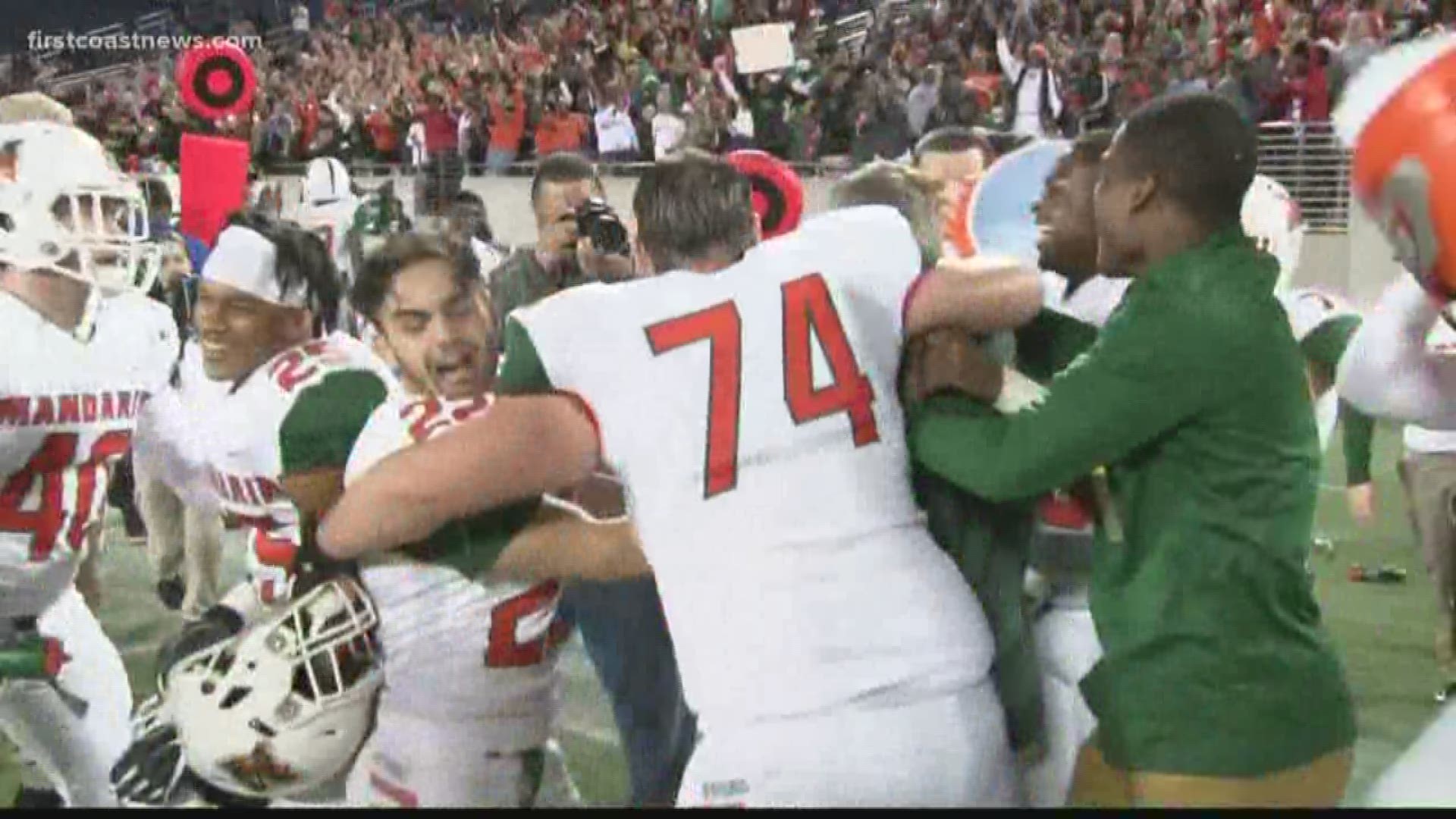 Behind Carson Beck's 5 touchdowns, Mandarin defeats Columbus 37-35 for the Class 8A State Championship.