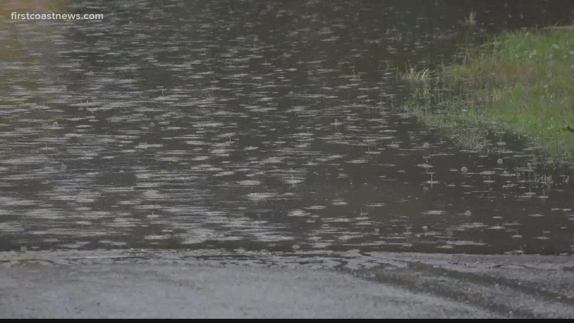 Heavy rain, flooding impacts roads in Fernandina Beach