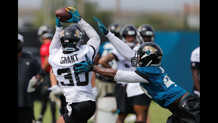 Jacksonville Jaguars linebacker Myles Jack (44) defends during the