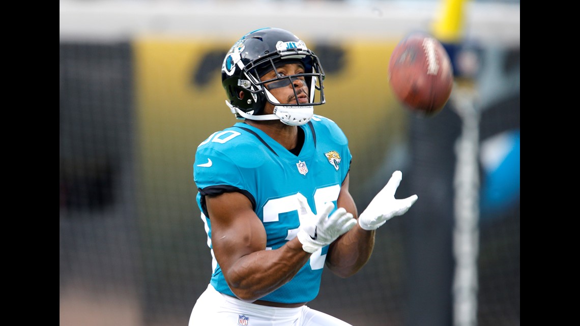 Jaguars players, coach, express concern about Telvin Smith