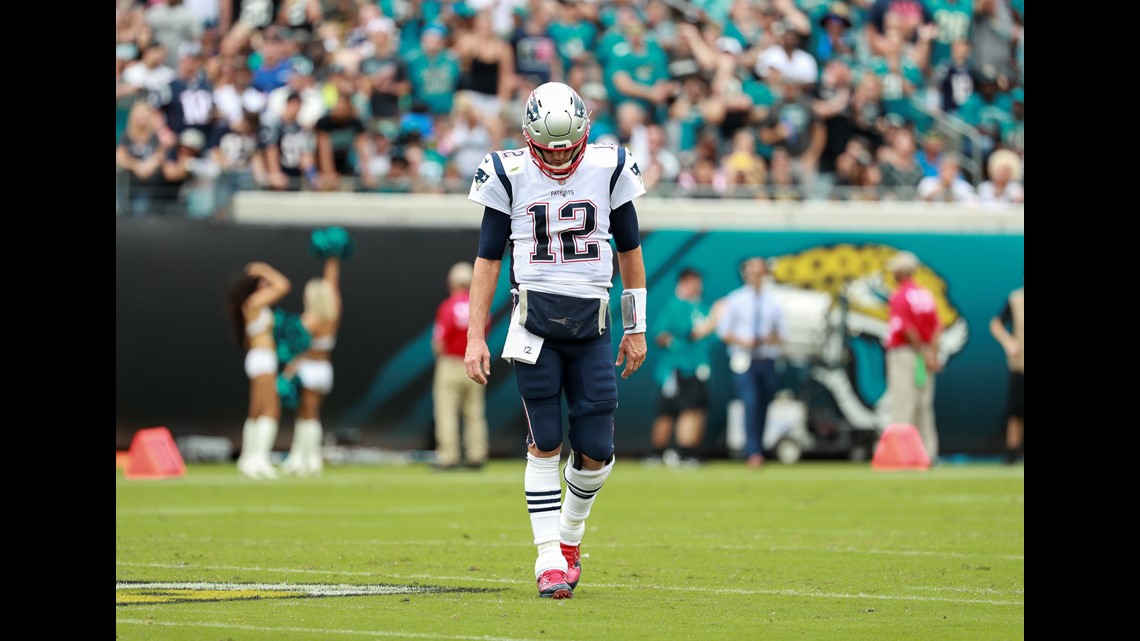 Jacksonville, FL, USA. 16th Sep, 2018. Jacksonville Jaguars defensive end  Dante Fowler (56) runs unto the field before the start 1st half NFL  football game between the New England Patriots and the