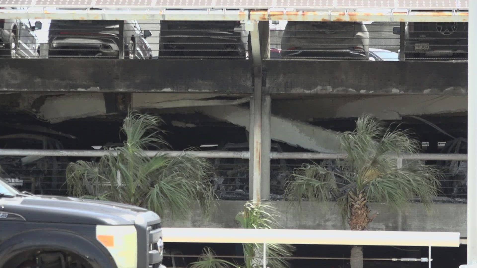Hundreds of cars still stuck at Jacksonville airport after parking garage fire