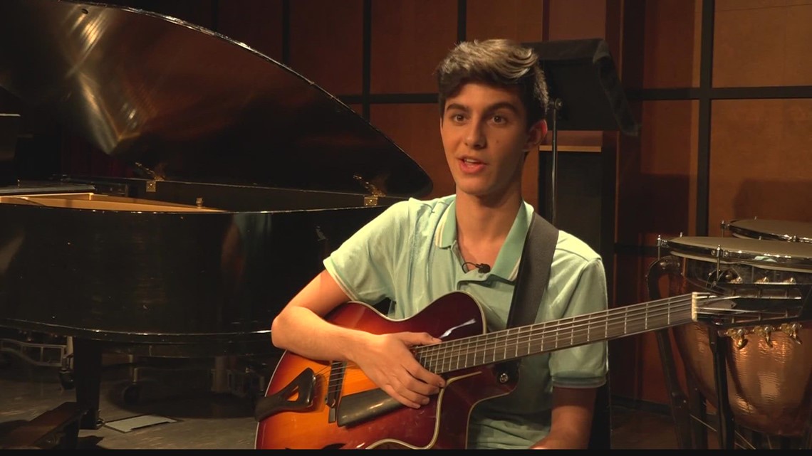 DA student plays guitar on national stage, Jacksonville musician