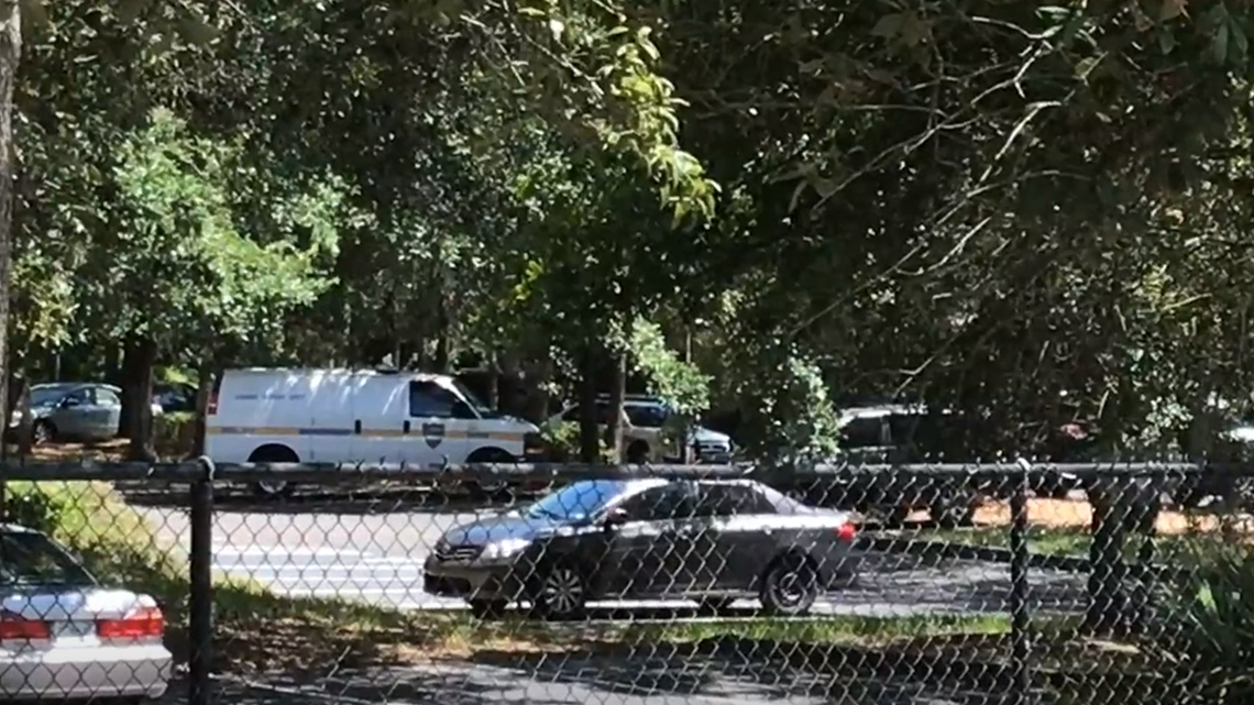 3 men shot in Kernan Boulevard apartment, 1 in critical condition