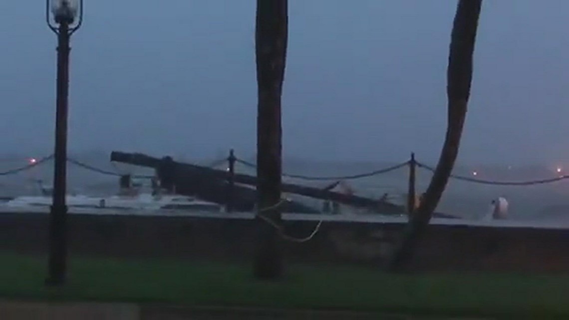 Previously loose sailboat’s mast collapses