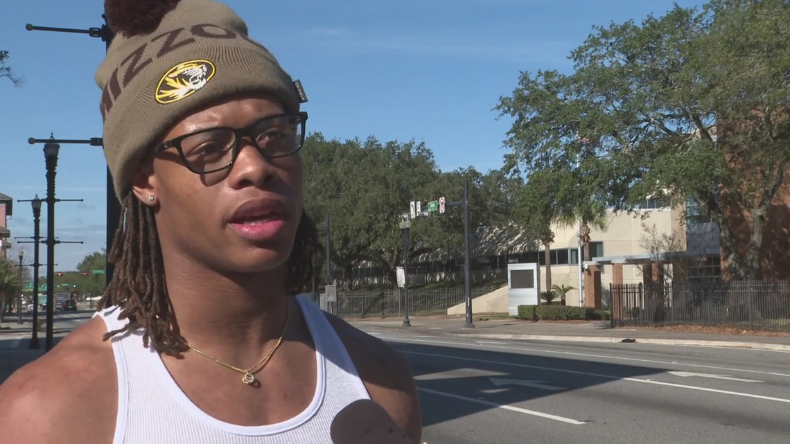 Mizzou football player volunteers at Jacksonville shelter ahead of