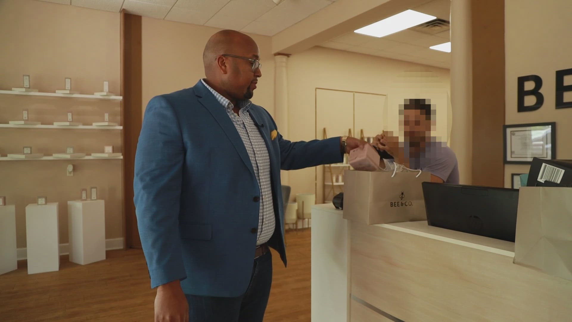 An 84-year-old woman says a $25 facial turned into a $26,000 charge. The store says they don't offer refunds. Anthony Austin tried to return the items himself.