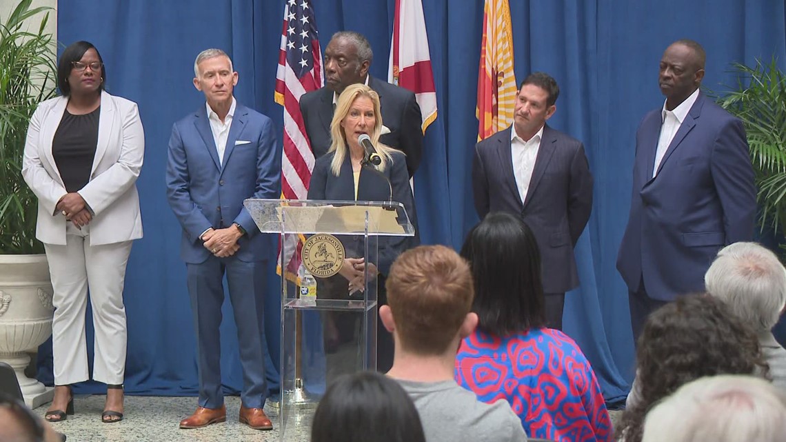 Watch | Mayor-elect introduces administration