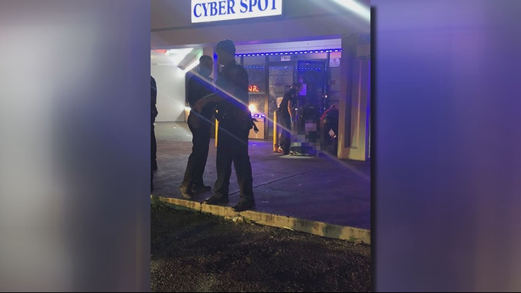 Jacksonville security officer shoots robbery suspect at internet cafe