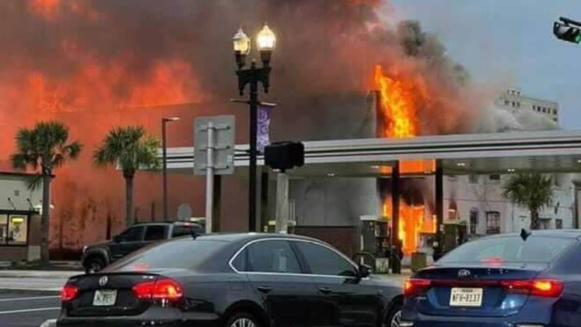 JFRD: Multiple streets blocked due to structure fire in Downtown Jacksonville - Vimarsana News