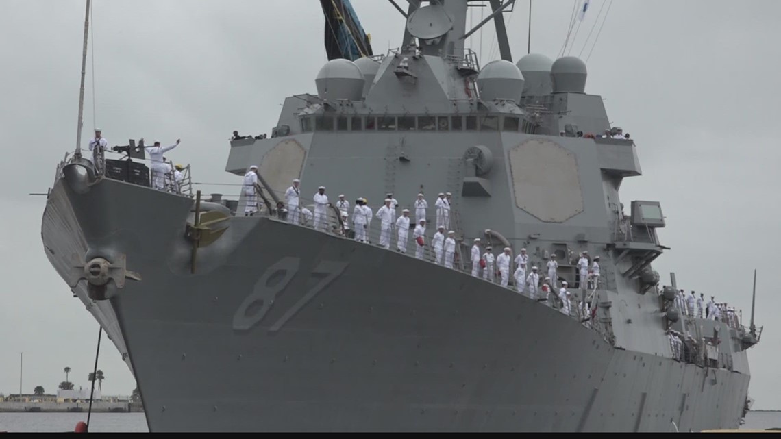 USS Mason (DDG 87) prevents the ship M/V Central Park from being