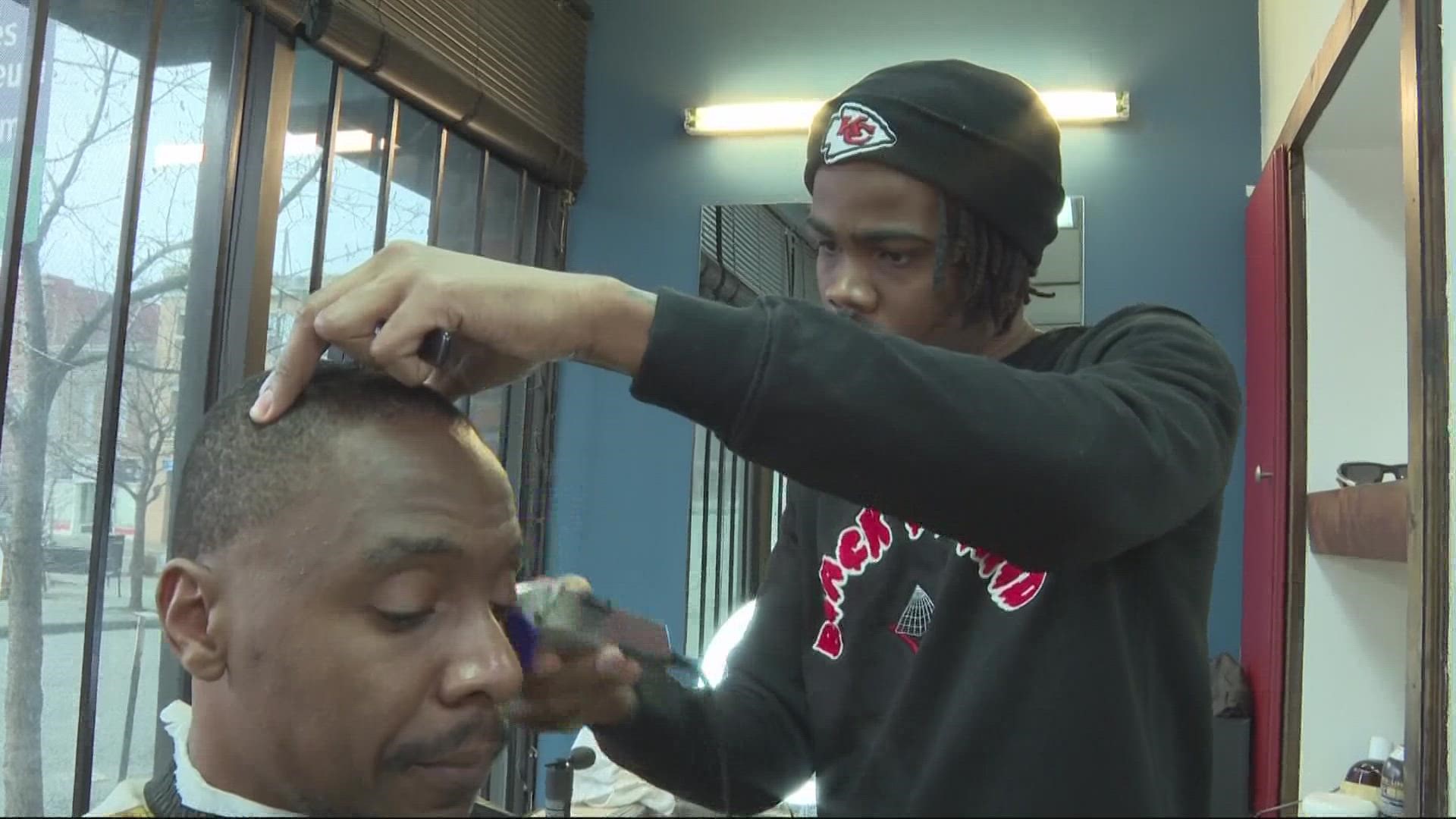 Chris Porter visits a local barbershop to talk about the matchup.