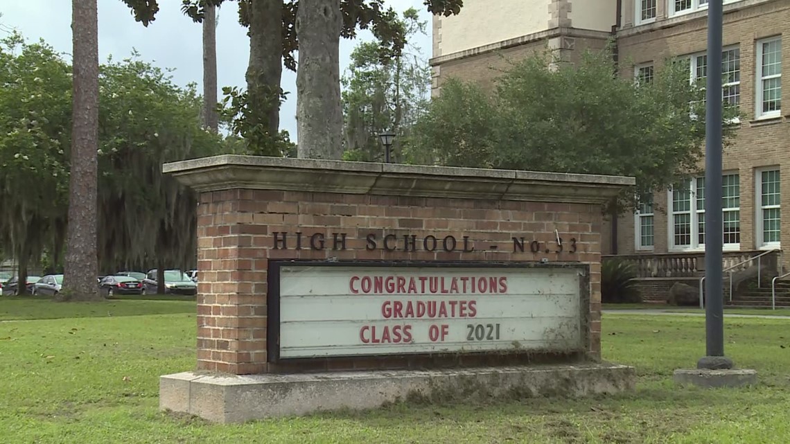 Florida school removes 'Robert E. Lee' sign after name change ...