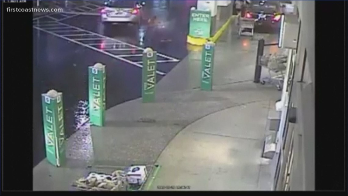 Video: Publix shopping at Publix has purse snatched, gets 