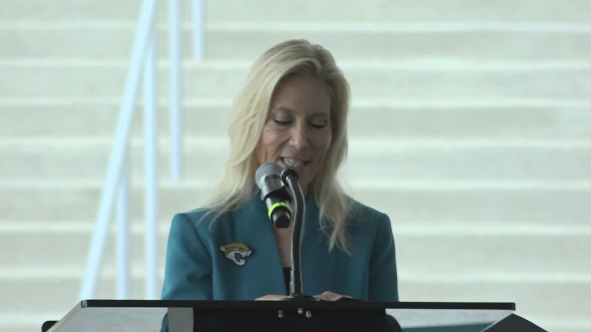 Jacksonville city leaders and the Jaguars unveiled a new staircase for fans to use just in time for Monday's prime time game.
