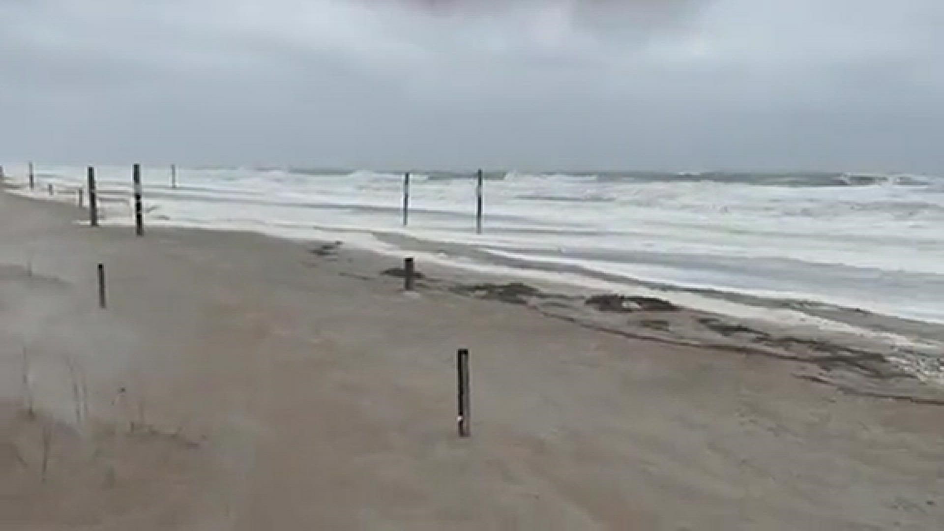 Ian - Amelia Island waves hitting Fernandina Beach 