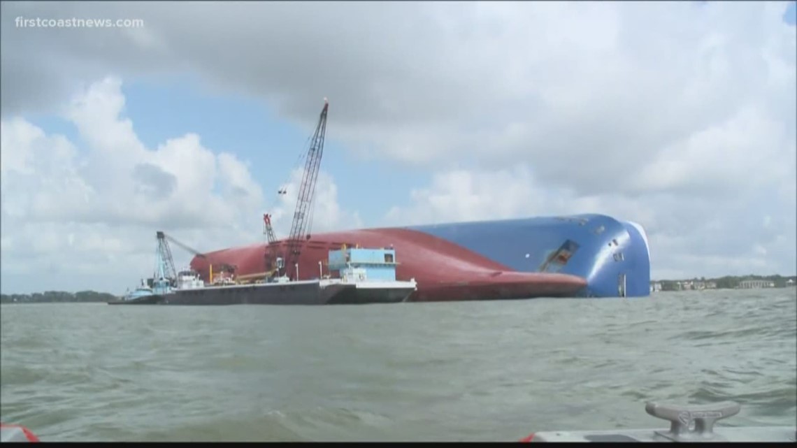 Divers remove oil, fuel from capsized Golden Ray cargo ship in St. Simons Sound; Boaters warned to avoid area - FirstCoastNews.com WTLV-WJXX