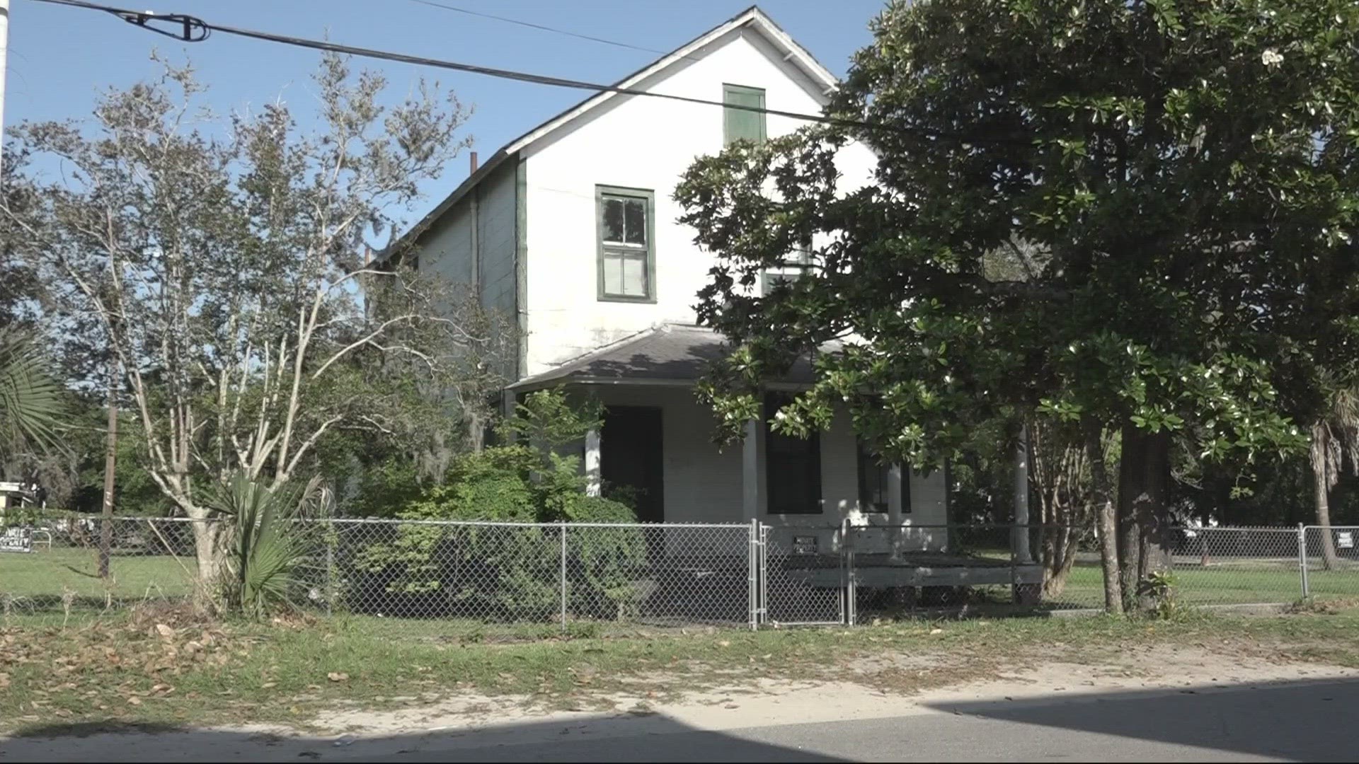 Fernandina Beach's Tringali Homes will be demolished and replaced with townhomes in a decision approved by the Fernandina Beach City Commission Tuesday.