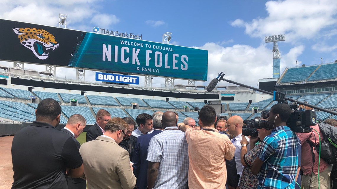 Nick Foles takes media to church, Jags QB talks faith, football