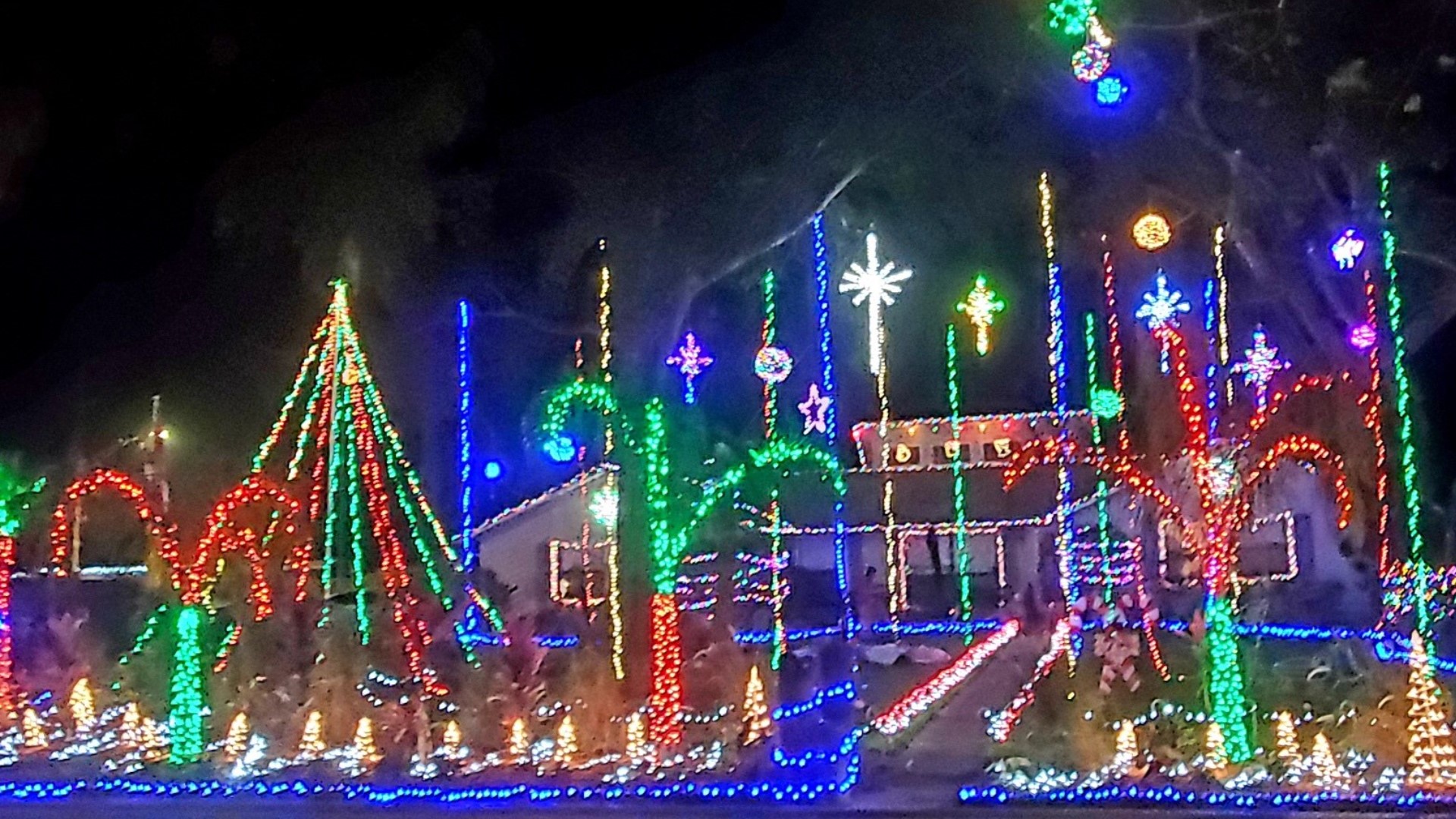 Blackhawk Bluff/Girvin Road holiday lights display in Jacksonville