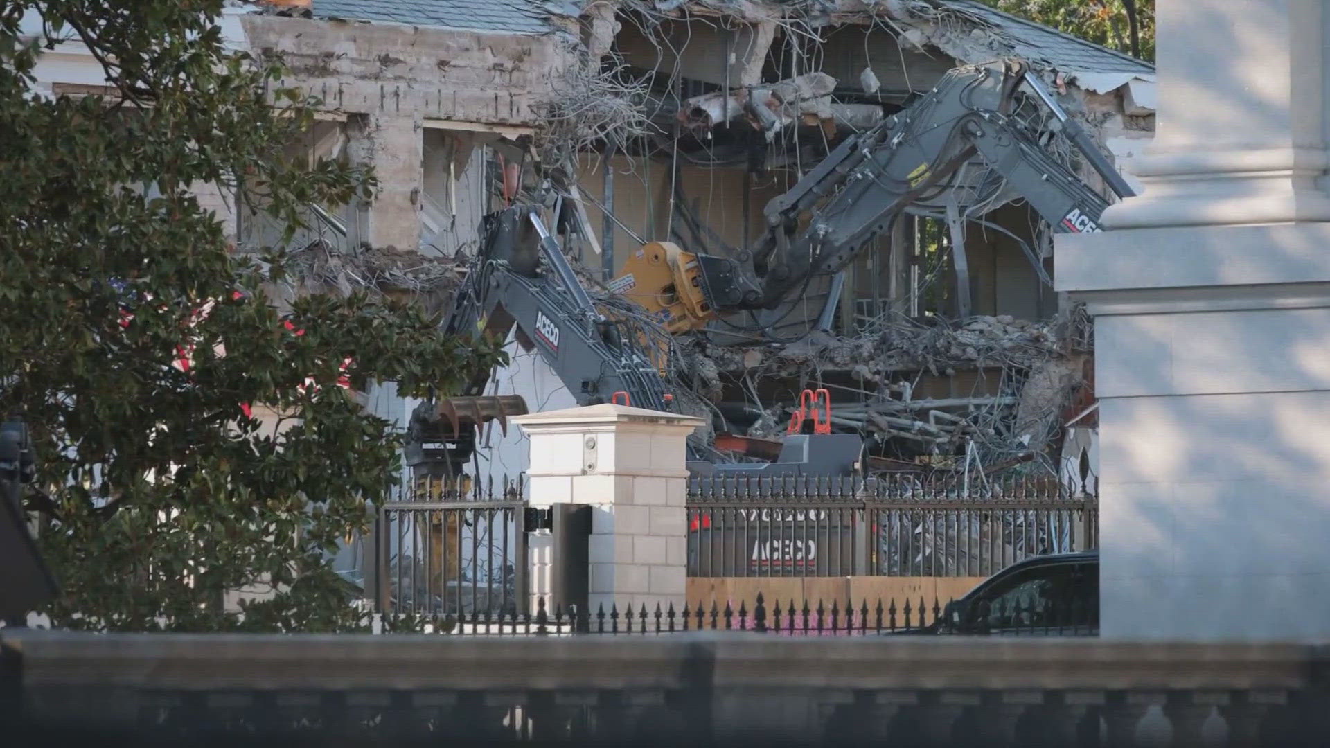 The White House starts demolishing part of the East Wing to build Trump ...