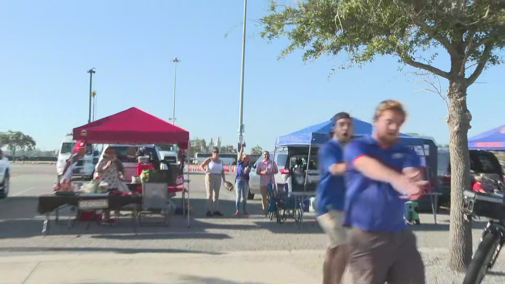 Thousands headed to EverBank Stadium for Saturday's Florida-Georgia game, continuing the 90-year tradition.