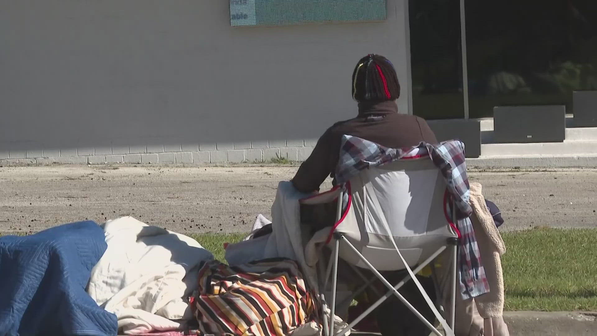 People in violation of the ban have the option of sleeping at a shelter or the jail to comply with the new state law, JSO says.