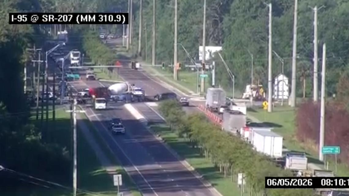 Drivers asked to avoid SR-207 in Elkton after crash with fuel leak