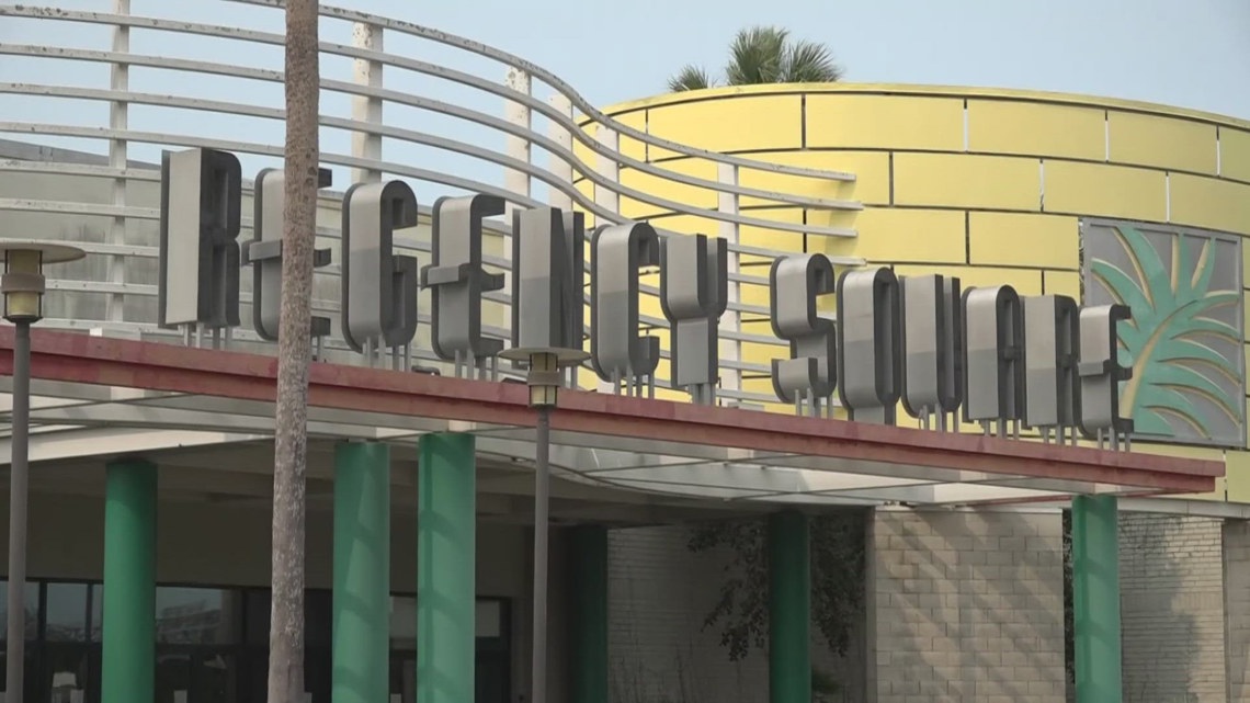 Jacksonville residents reflect as Regency Square Mall closes its doors ...
