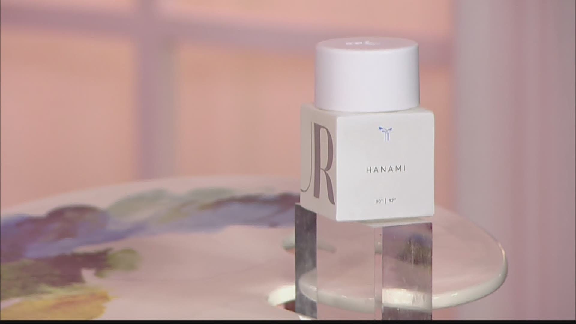 Fashion and beauty expert shares fragrance Mother's Day gift ideas that she'll love!