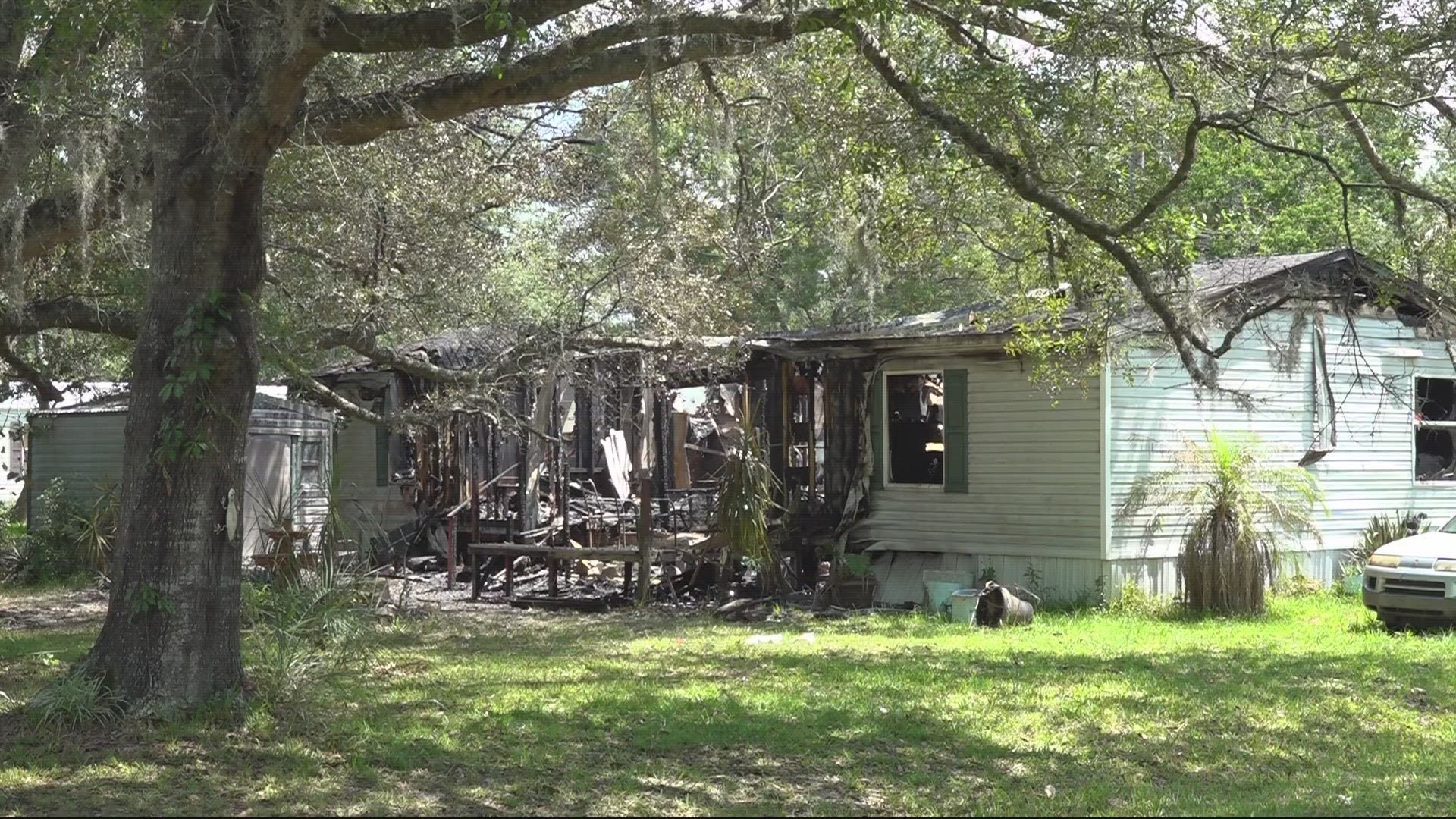 One person was located inside the mobile home, already dead, according to JFRD.