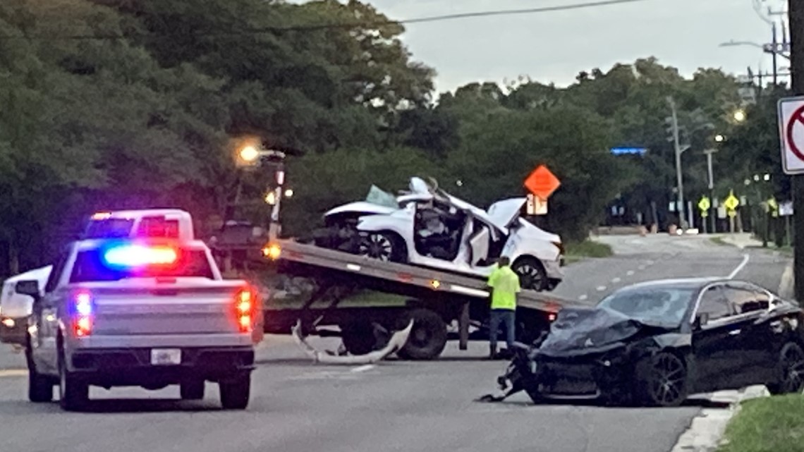 2 dead in fatal crash in Arlington
