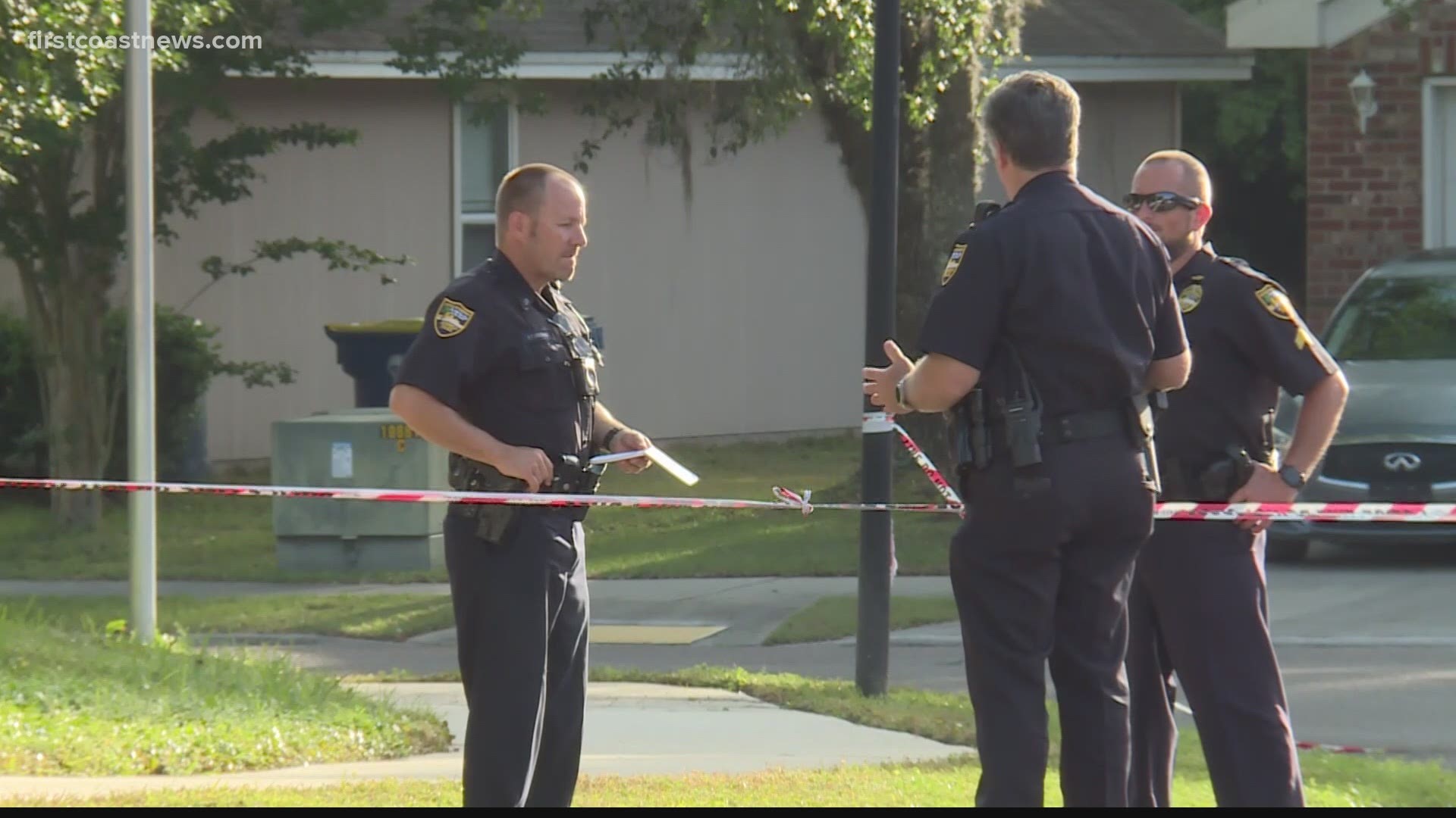 Man shot while confronting car burglars on Jacksonville's Northwest side
