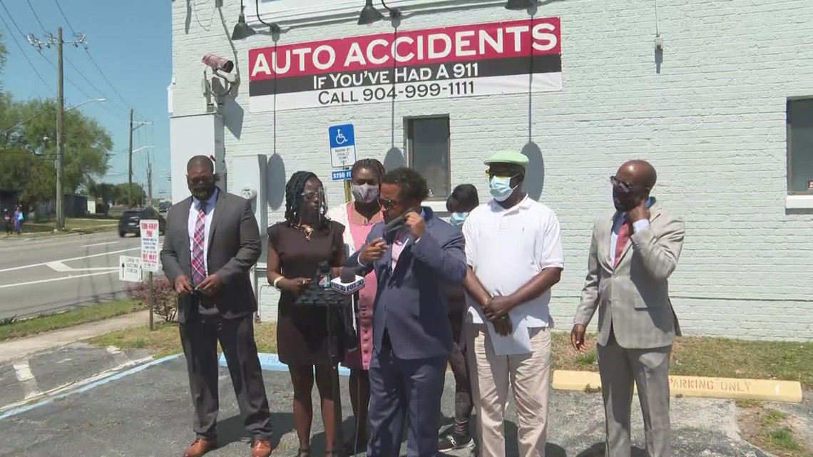 Family of man killed by JSO at Jacksonville hotel demands answers - Vimarsana News