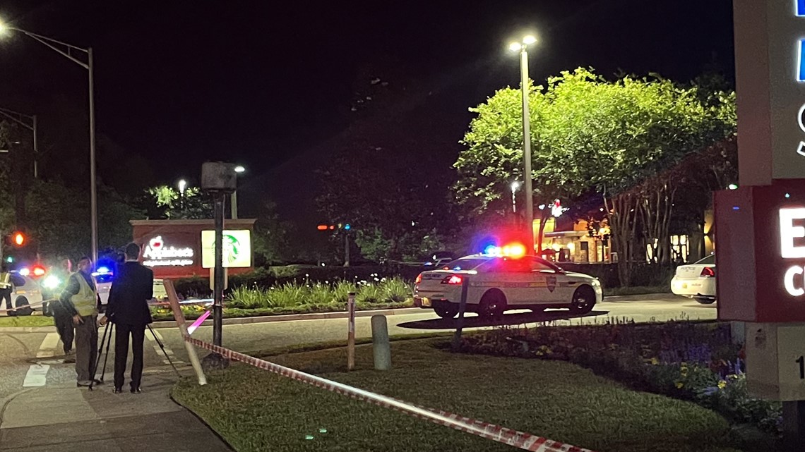 Jacksonville hospital on lockdown after police officer shot
