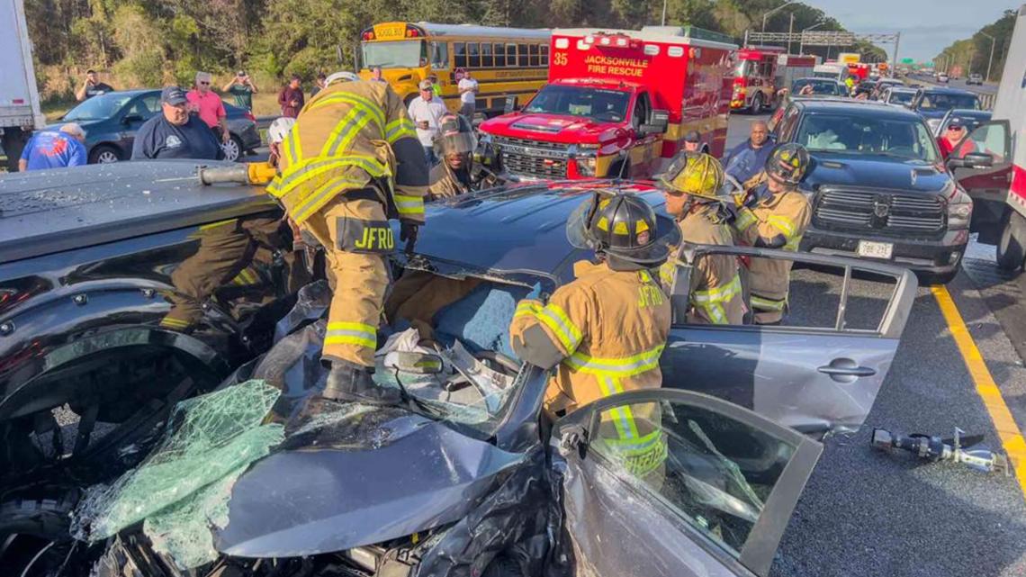 I95 south shut down at Airport Road by pileup crash with semis