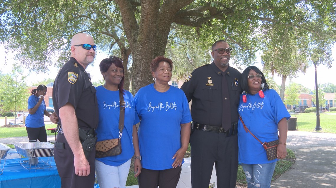 Police and community on Jacksonville's Eastside heal together - Vimarsana News
