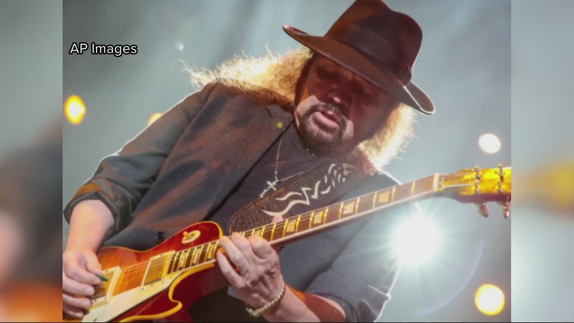 Lynyrd Skynyrd superfan honors Gary Rossington - Vimarsana News