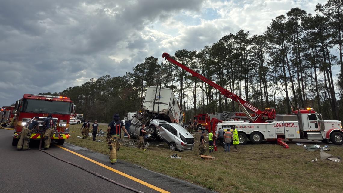 I295 crash near Dunn Ave. leaves two injured