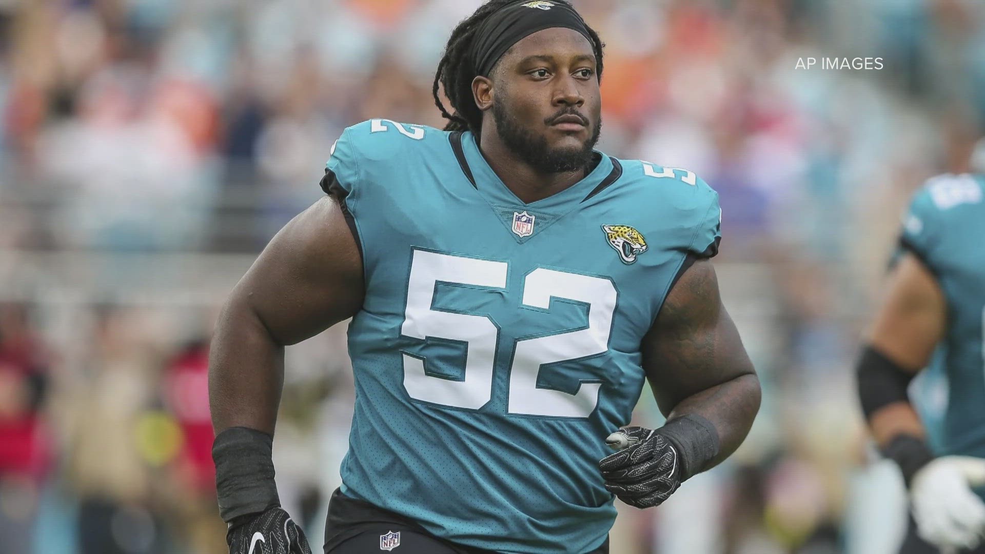 Jacksonville Jaguars defensive tackle DaVon Hamilton collapses