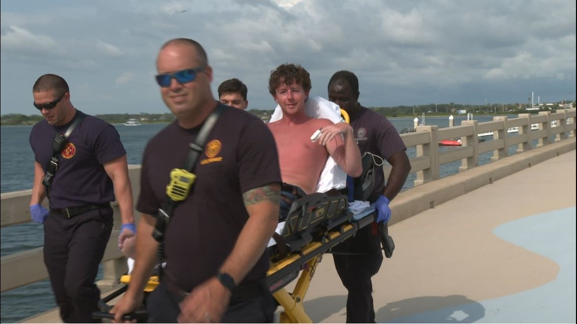 Missing St. Augustine boater gives "hang loose" sign after rescue - Vimarsana News