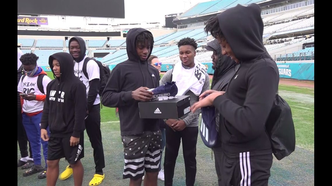 Coach Elizabeth Graham Leads Jacksonville Jaguars 14U Team to the