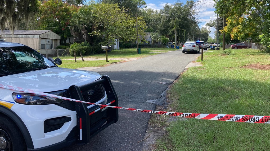 Why is there police on Galveston Avenue in Jacksonville? - Vimarsana News