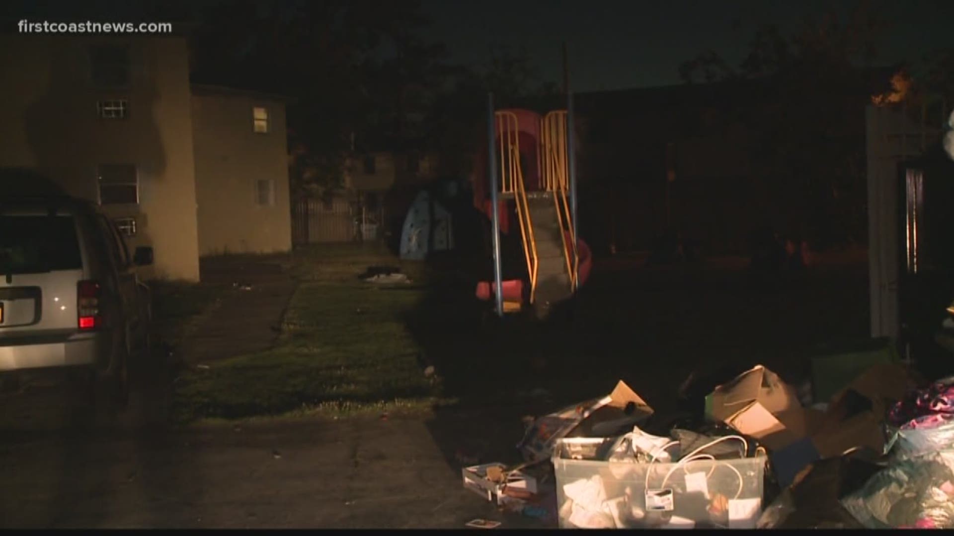 Apartment complex's dumpsters overflow with trash for weeks after missed  payments, image size:1920x1080