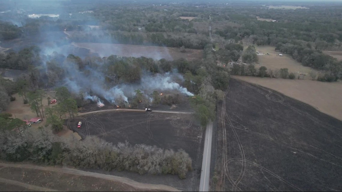 39 Uncontrollable 39 brush fire forcing - B92cef4f 3473 4863 B894 6b2eff00bdb9 1140x641