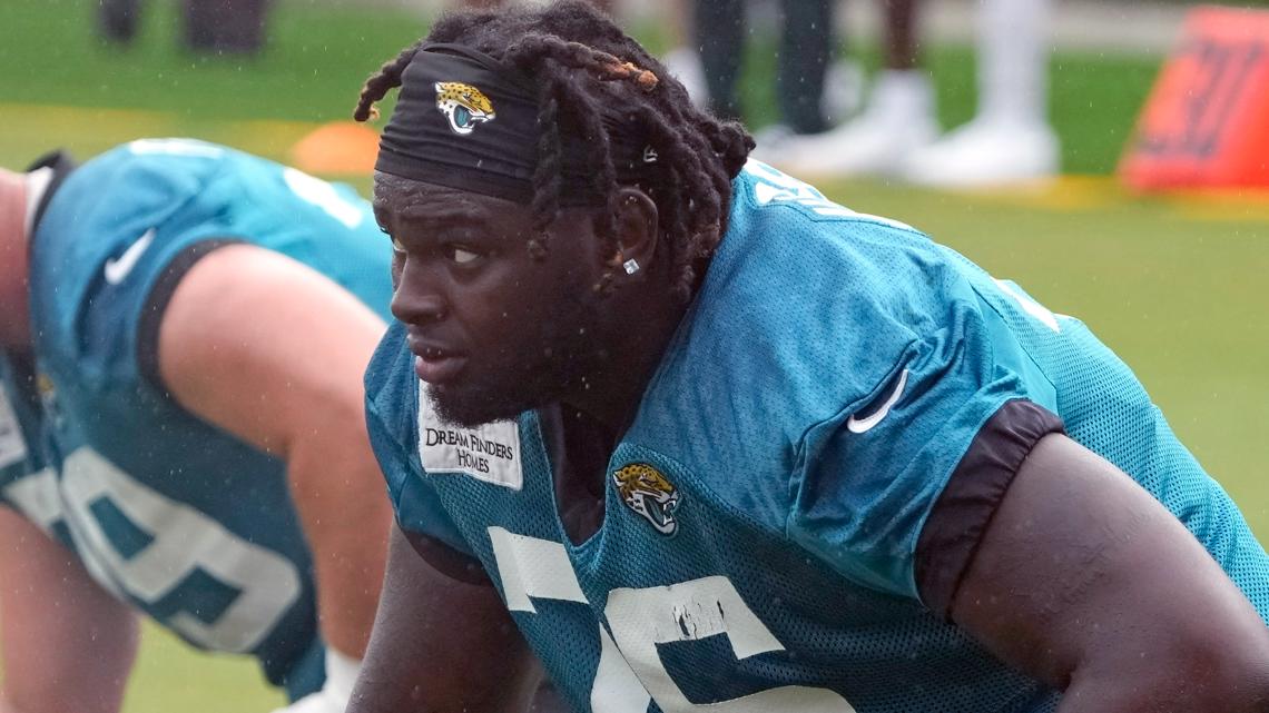 Jaguars rookie OT Anton Harrison leaning on veteran Brandon Scherff